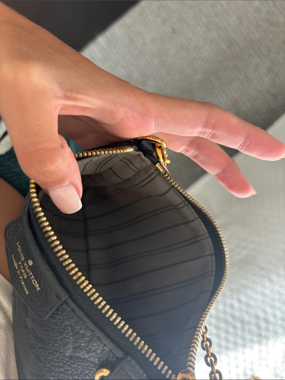 Louis Vuitton easy pouch on strap - Picture 10 of 16